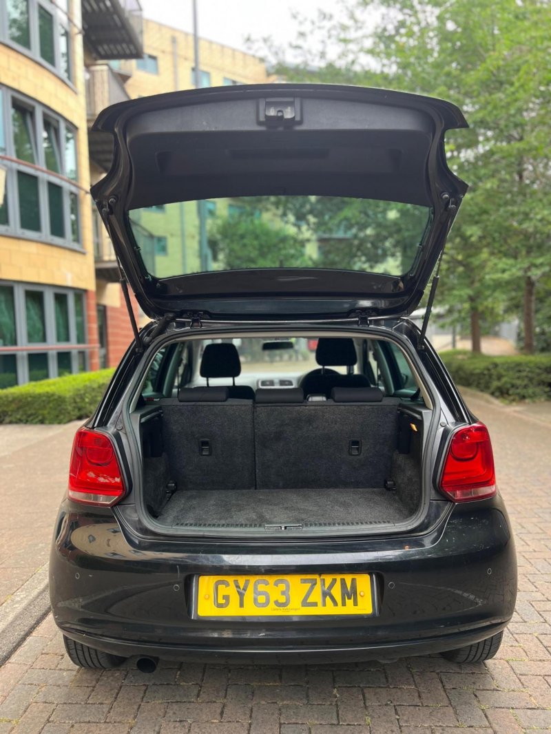 VOLKSWAGEN POLO