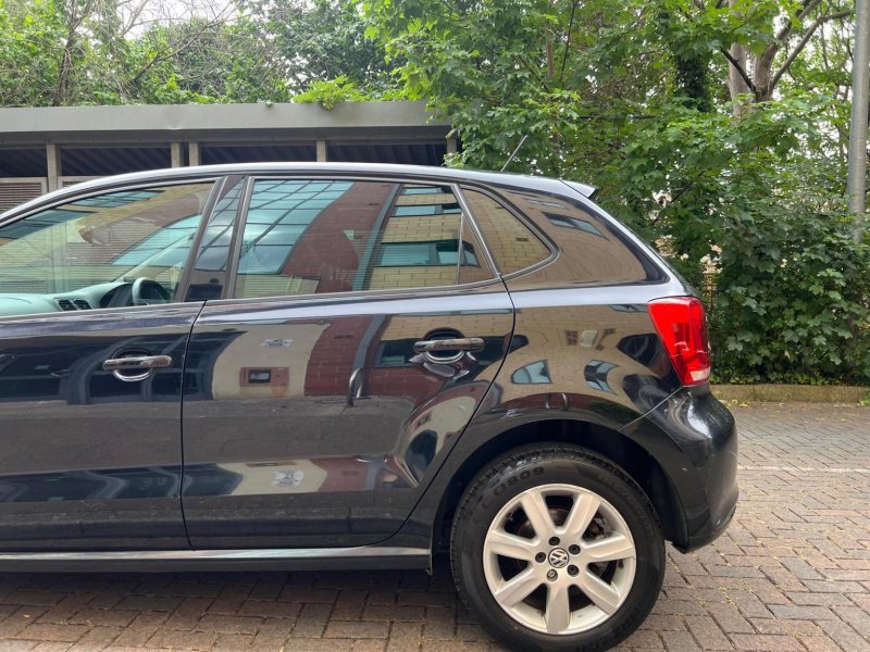 VOLKSWAGEN POLO
