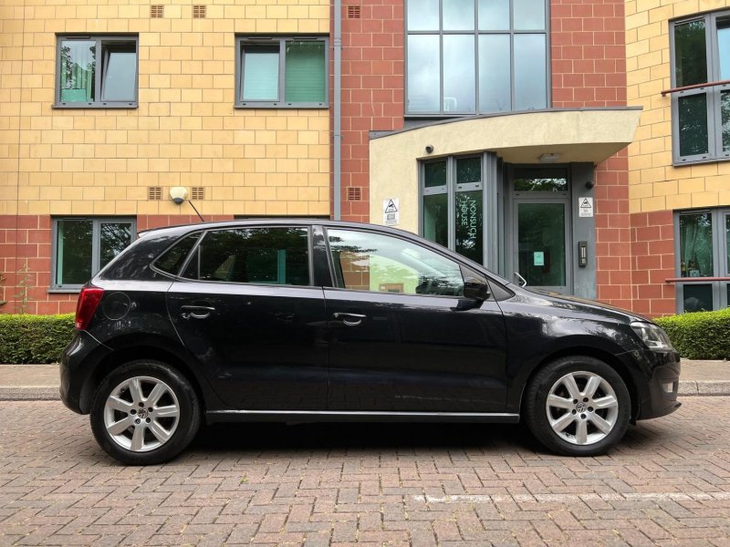 VOLKSWAGEN POLO