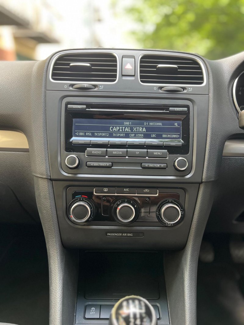 VOLKSWAGEN GOLF